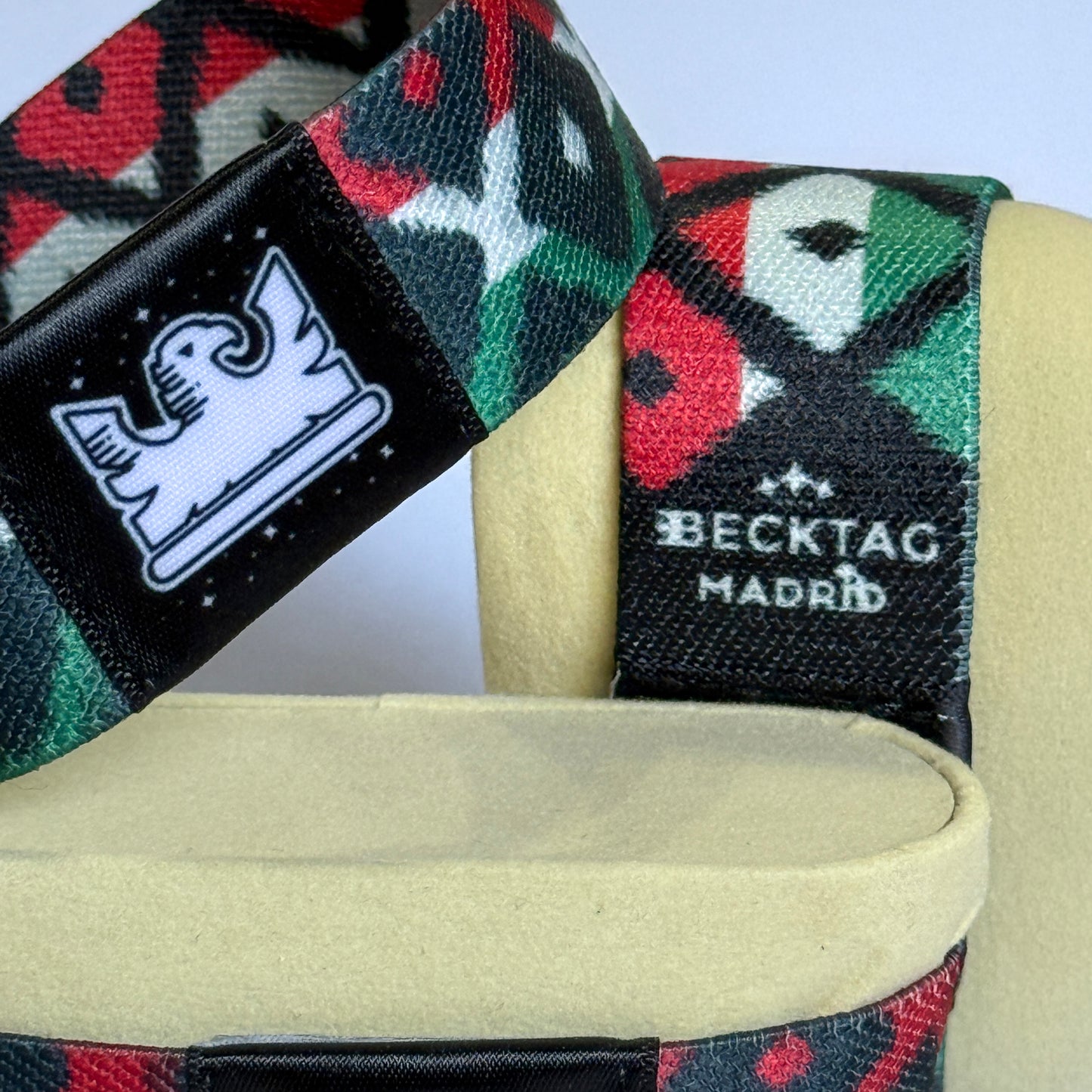 Hungary - Okoskarkötő - Flag Collection