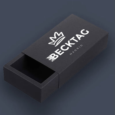 Caja premium extraíble con inscripción Becktag Madrid